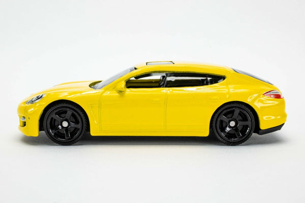 2021 Matchbox "Autobahn Express" 2010 Porsche Panamera SPEED YELLOW | MINT