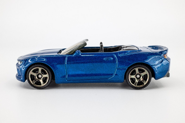 2018 Matchbox #11 '16 Chevy Camaro Convertible BLUE VELVET METALLIC | MINT