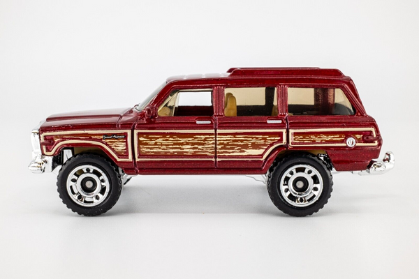 2018 Matchbox #88 Jeep Wagoneer DARK CORDOVAN PEARLCOAT (RED) | MINT