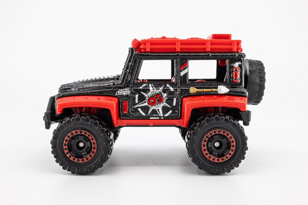 2012 Matchbox "Jungle Adventure" Dune Dog BLACK METALLIC | RED | MINT