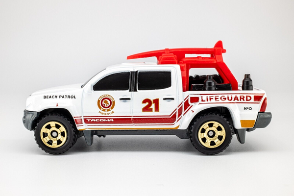 2021 Matchbox 9-Pack Exclusive 2014 Toyota Tacoma WHITE | LIFEGUARD | MINT