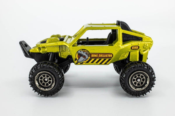 2017 Matchbox #109 Off-Road Raider LIME GREEN METALLIC | BONE COLLECTOR | MINT