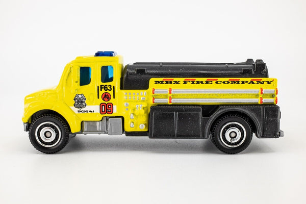 2017 Matchbox #85 Freightliner M2 106 YELLOW | MBX FIRE COMPANY | MINT