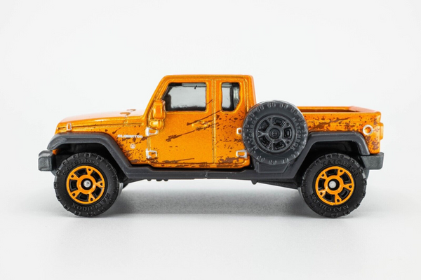 2023 Matchbox "Dirty Mudders" Jeep Gladiator ORANGE METALLIC | MINT