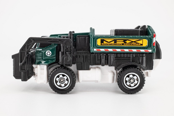 2017 Matchbox #18 Garbage Gulper GREEN | BLACK | MBX SANITATION SERVICES | MINT