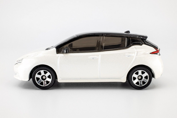 2018 Matchbox #91 '18 Nissan Leaf PEARL WHITE | MINT