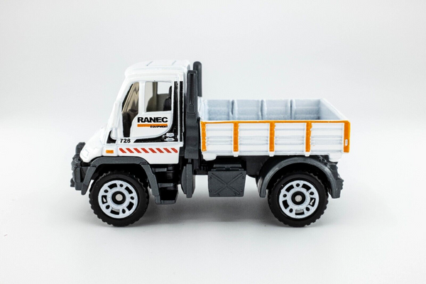 2022 Matchbox "Autobahn III" 2006 Mercedes-Benz Unimog U300 WHITE | RANEC | MINT