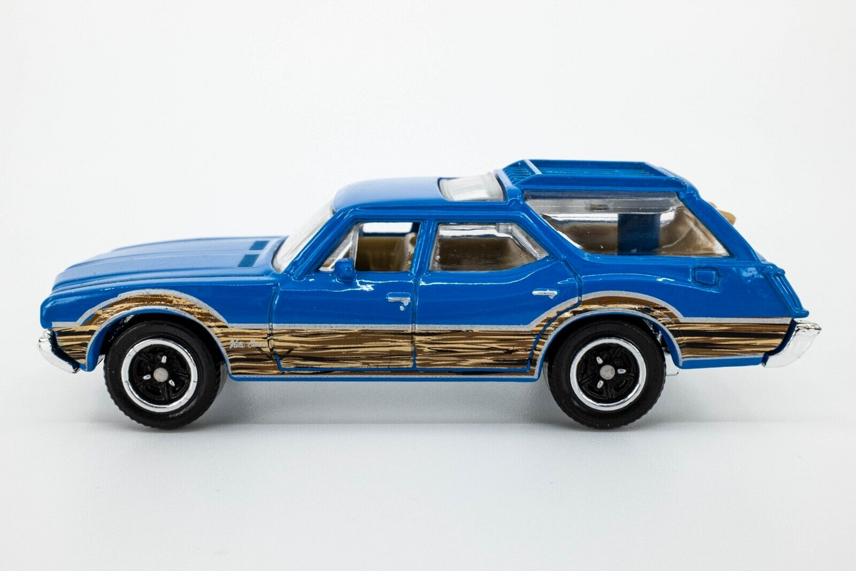 Matchbox 2018 Mainline: Oldsmobile Vista Cruiser Die-Cast Car - View #7