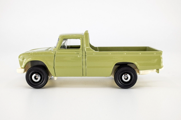 2018 Matchbox #14 '62 Nissan Junior PASTEL GREEN | RINGED DISC WHEEL | MINT