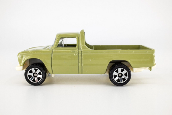 2018 Matchbox #14 '62 Nissan Junior PASTEL GREEN | SIX-SPOKE WHEEL | MINT