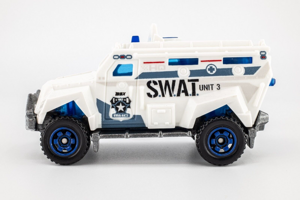 2017 Matchbox #69 MBX S.W.A.T. WHITE | S.W.A.T. UNIT 3 | FLAT BLUE WHEEL | MINT