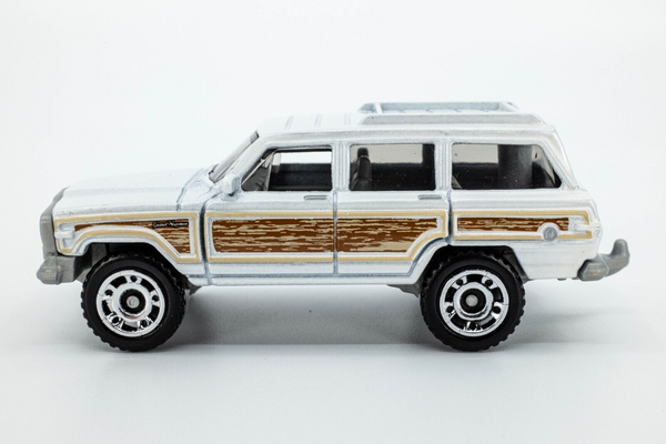 2023 Matchbox "MBX Wagons II" 1989 Jeep Wagoneer WHITE PEARL | MINT