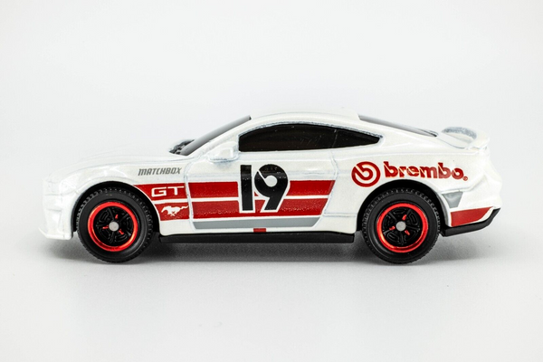 2021 Matchbox #82 2019 Ford Mustang Coupe OXFORD WHITE | BREMBO | MINT