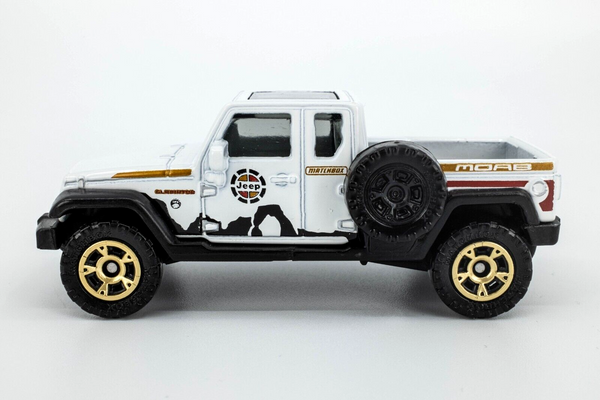 2019 Matchbox Jeep Series '05 Jeep Gladiator WHITE | MOAB | MINT